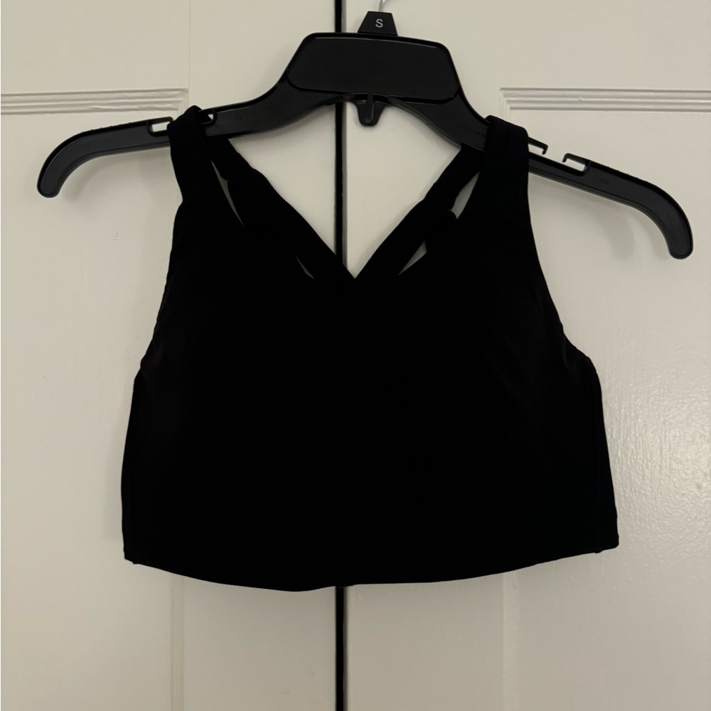 Black lululemon sports bra